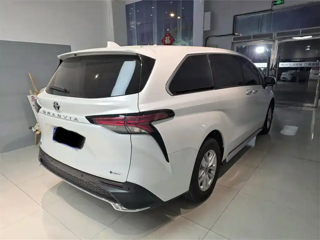 Toyota Granvia — фото 7