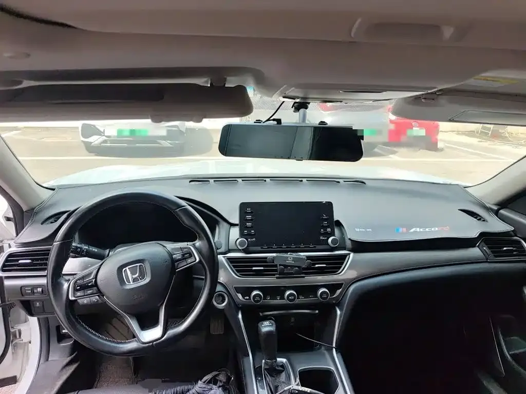 Honda Accord — фото 10