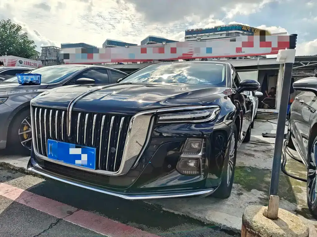 Hongqi H5 — фото 1