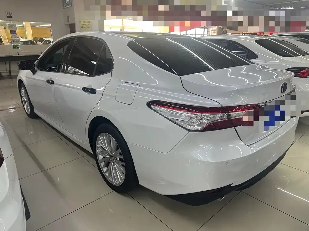 Toyota Camry — фото 4