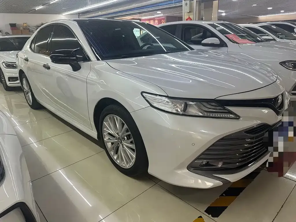 Toyota Camry — фото 10