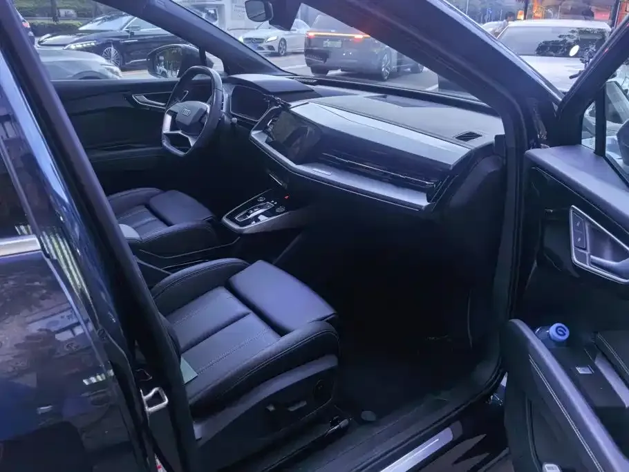 Audi Q4 e-tron — фото 10