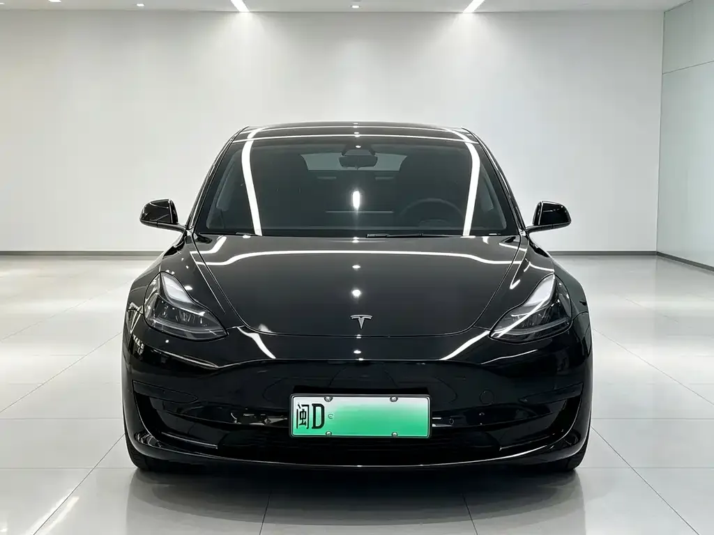 Tesla Model 3 — фото 1