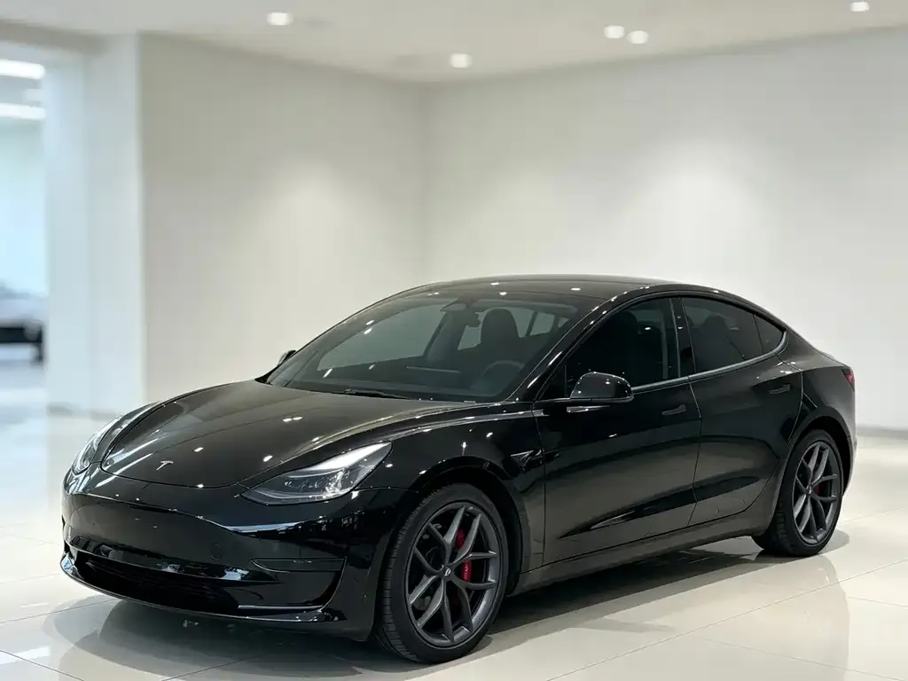 Tesla Model 3 — фото 9