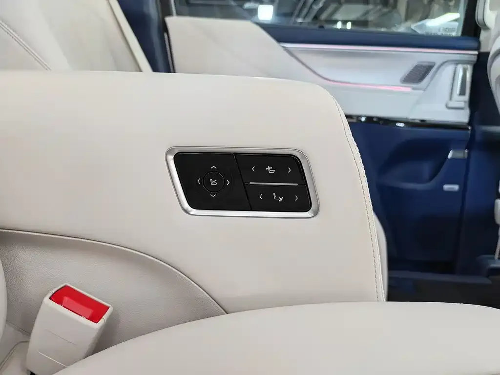 Buick GL8 Hybrid — фото 10
