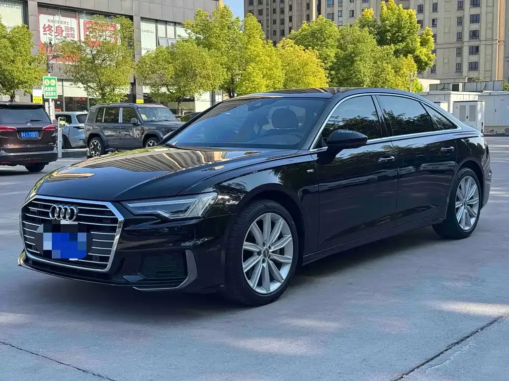 Audi A6L — фото 1