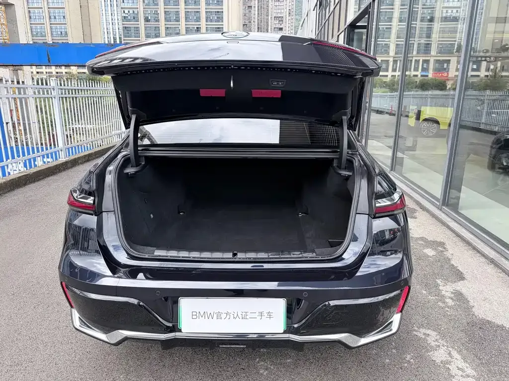 BMW i7 — фото 9