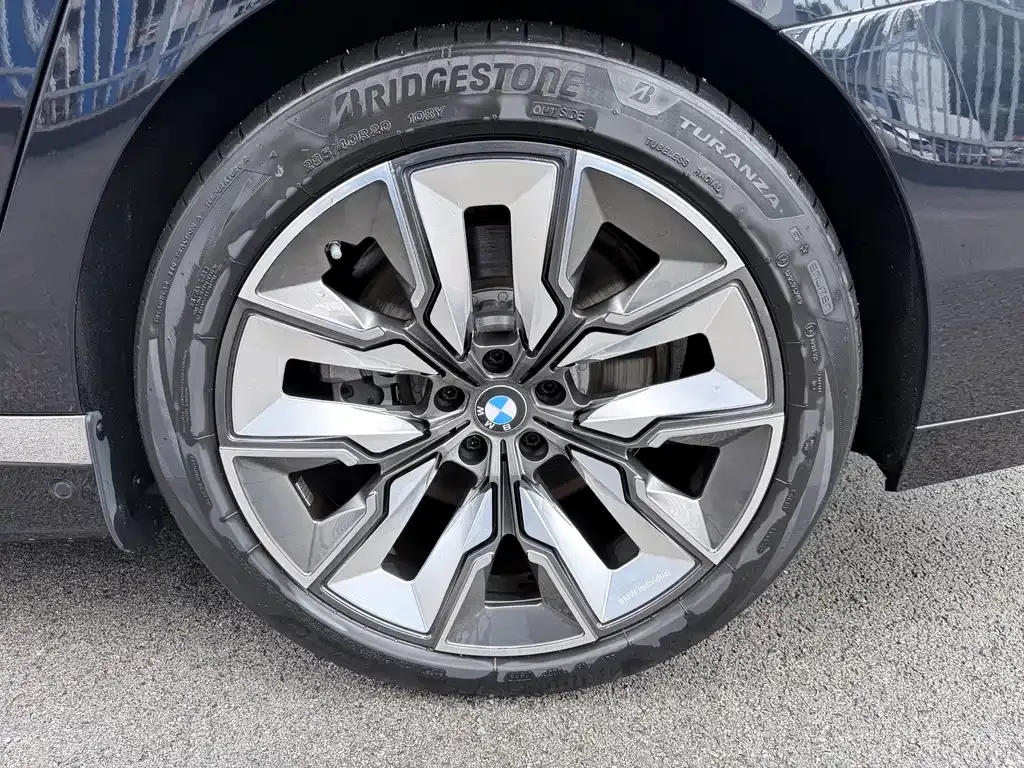 BMW i7 — фото 8