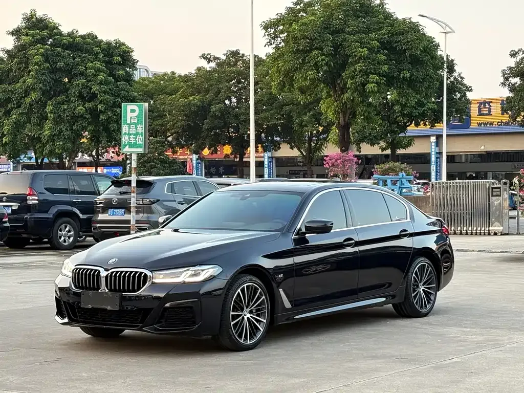 BMW 5 Series — фото 1