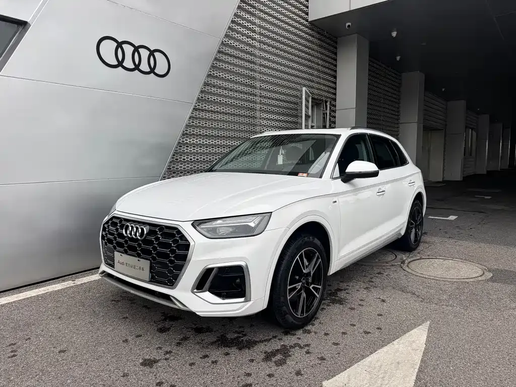Audi Q5L — фото 1