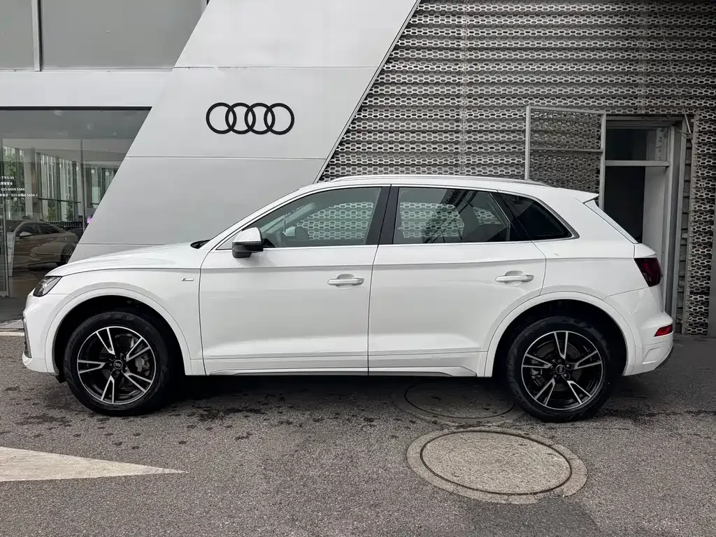 Audi Q5L — фото 8