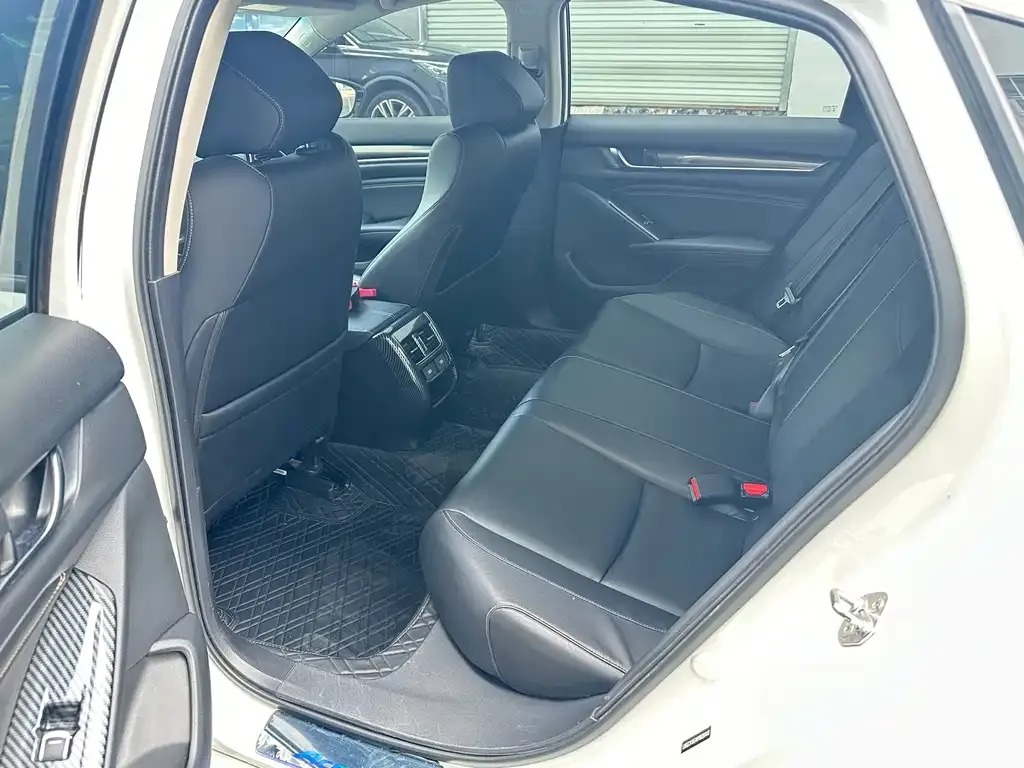 Honda Accord — фото 9