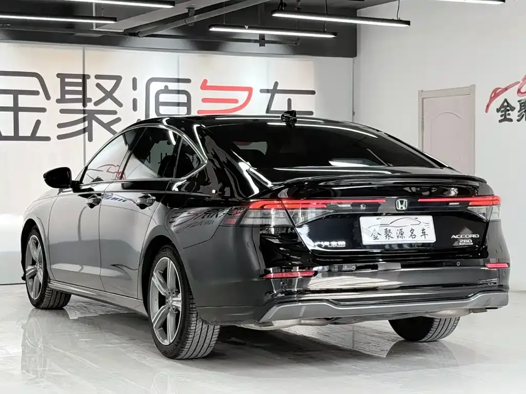 Honda Accord — фото 7