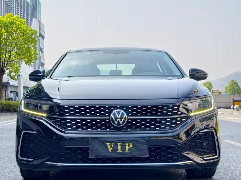 Volkswagen Passat — фото 1