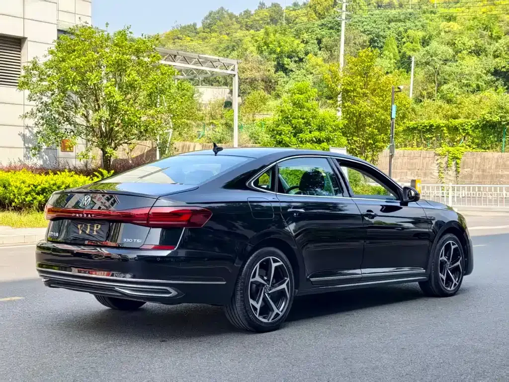 Volkswagen Passat — фото 7