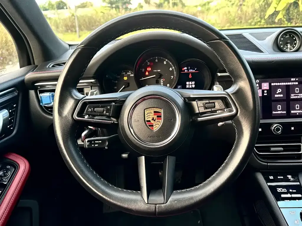 Porsche Macan — фото 9