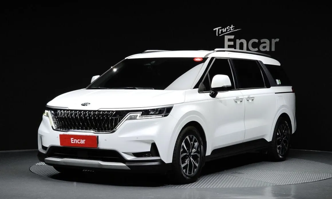 Kia Carnival — фото 1