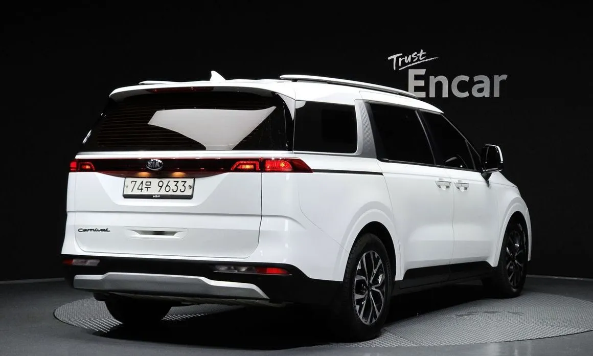 Kia Carnival — фото 10