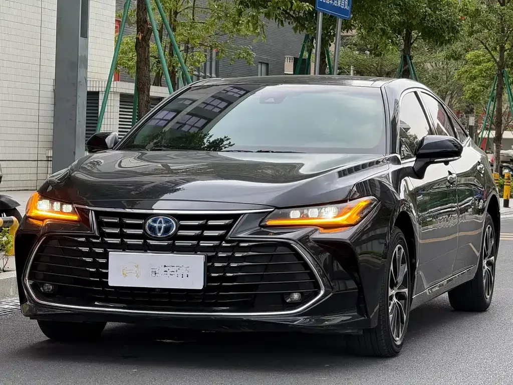 Toyota Avalon — фото 1