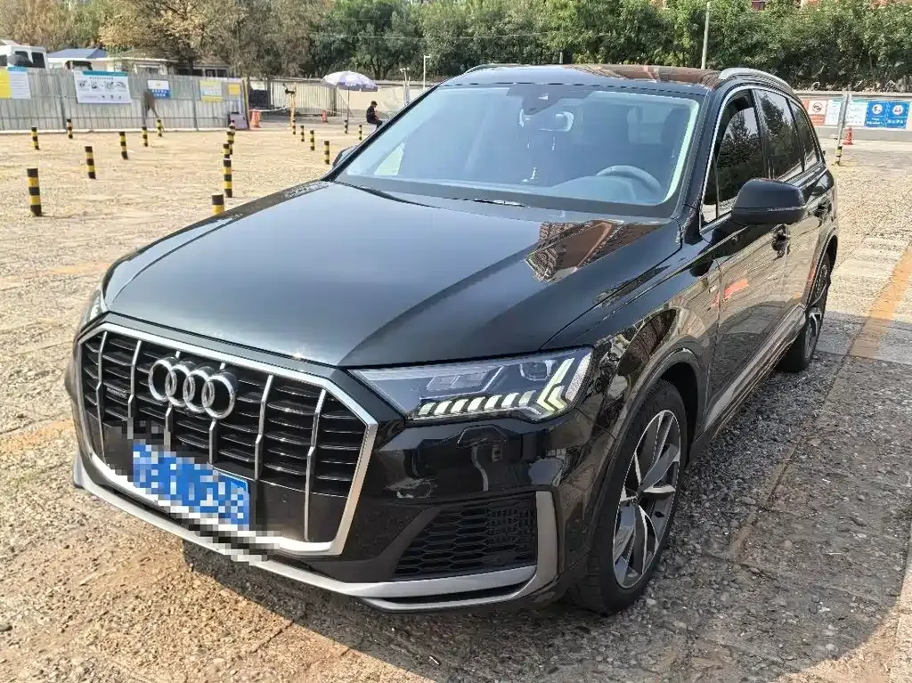 Audi Q7 — фото 1