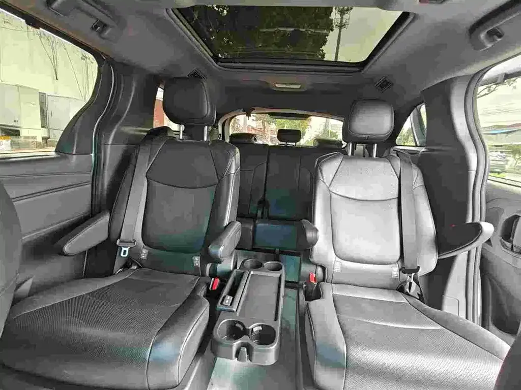 Toyota Granvia — фото 3