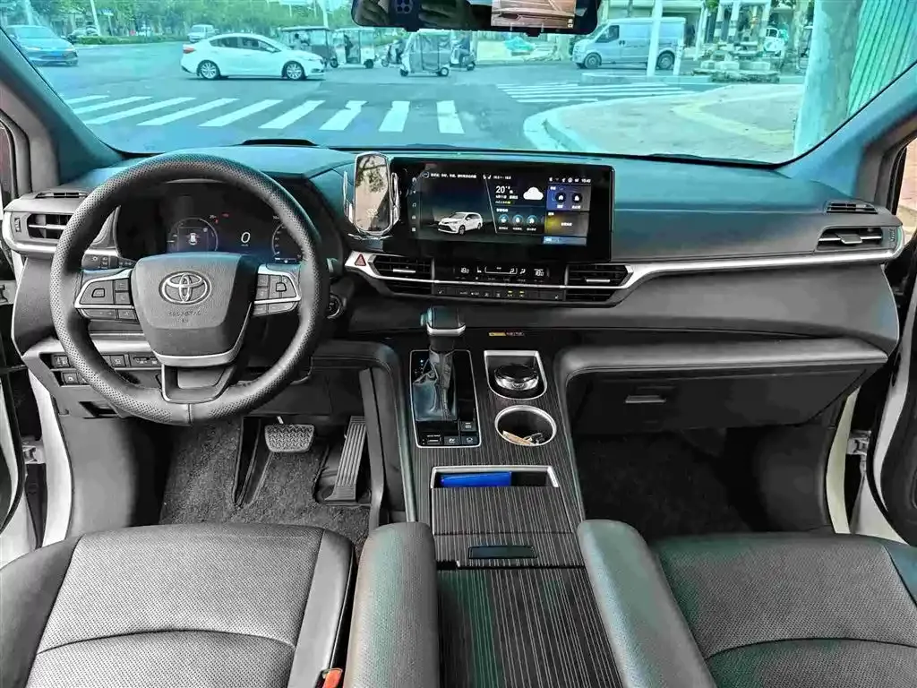 Toyota Granvia — фото 5