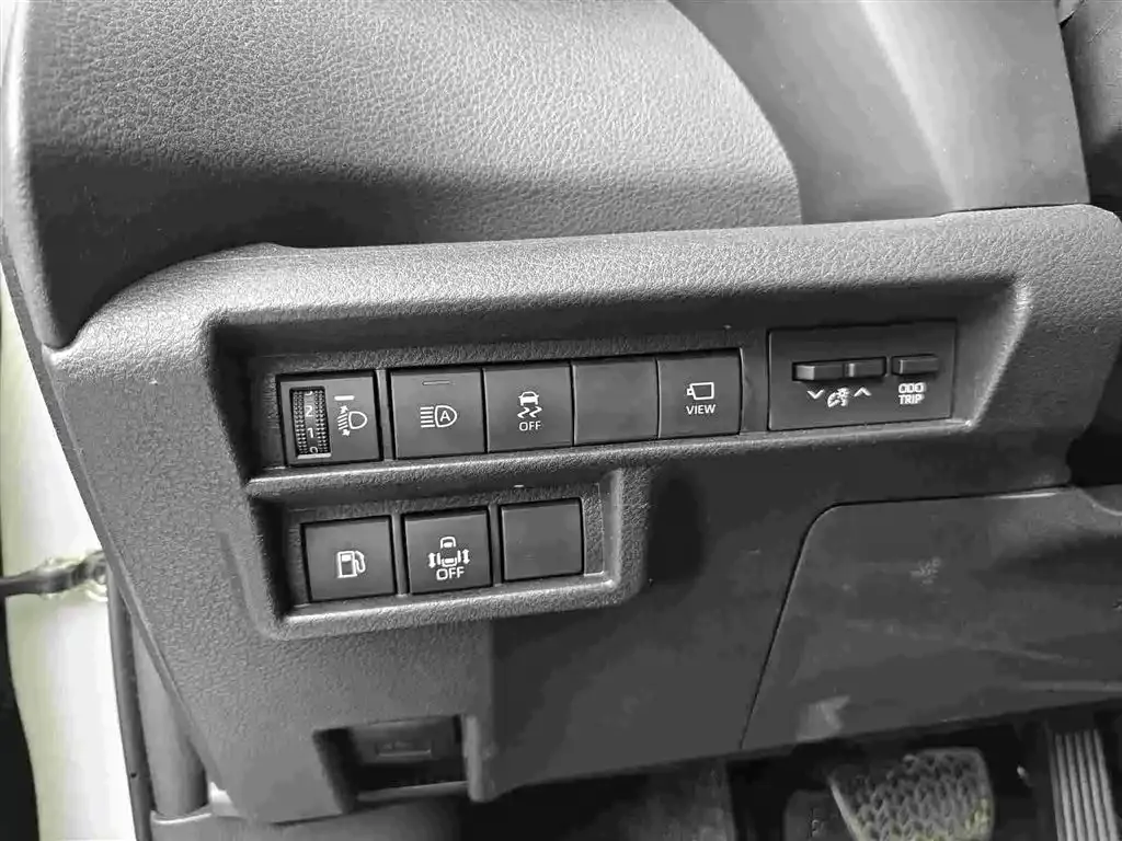 Toyota Granvia — фото 7