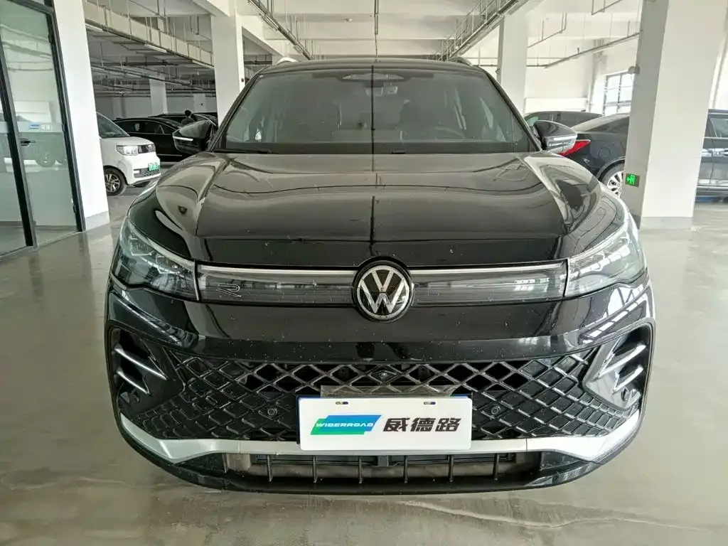 Volkswagen Tiguan L — фото 8