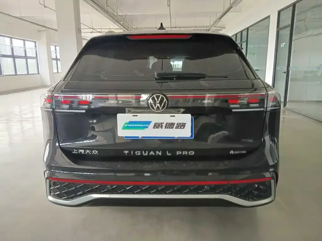 Volkswagen Tiguan L — фото 10