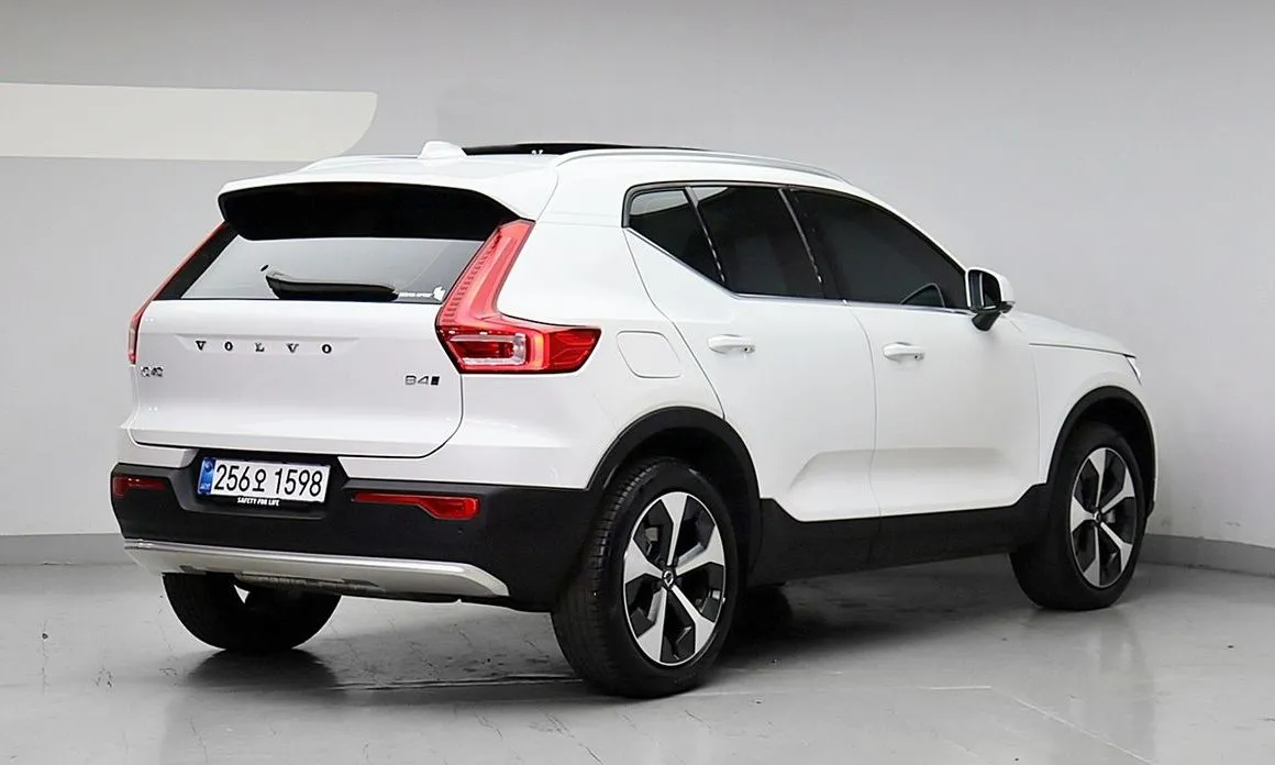 Volvo XC40 — фото 5