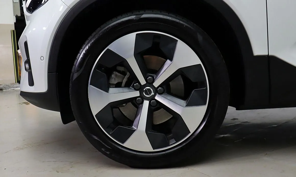 Volvo XC40 — фото 4