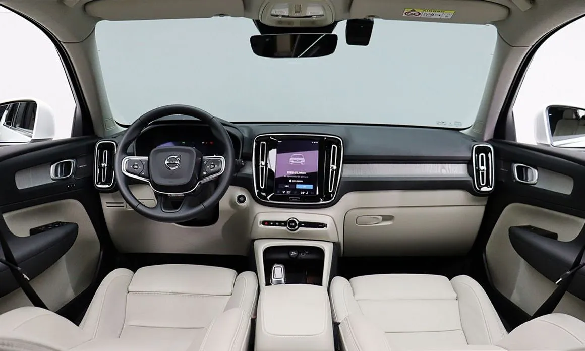 Volvo XC40 — фото 9