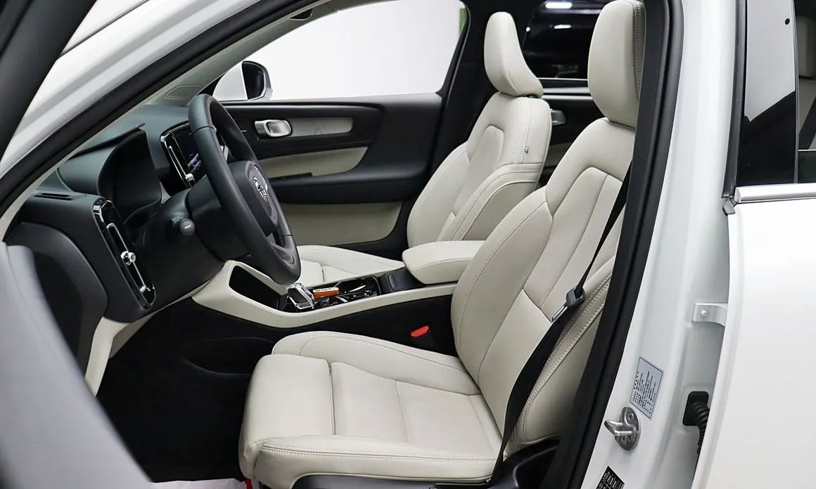 Volvo XC40 — фото 10