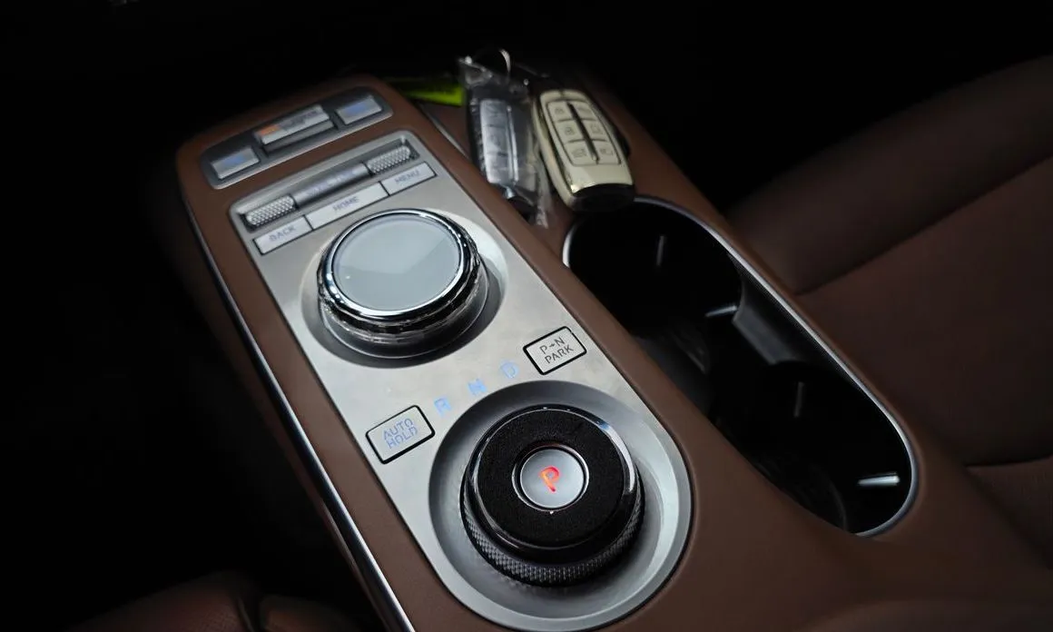 Genesis GV70 — фото 2