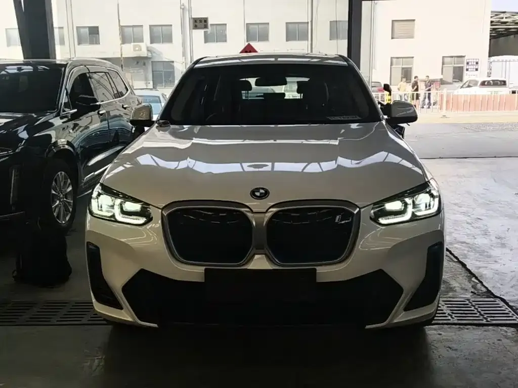 BMW iX3 — фото 10