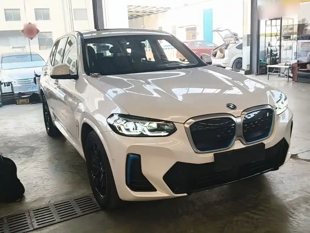 BMW iX3 — фото 8