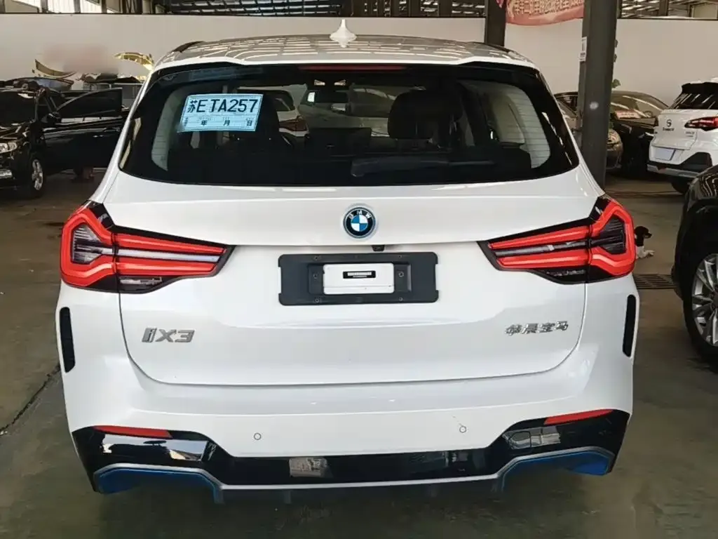 BMW iX3 — фото 6