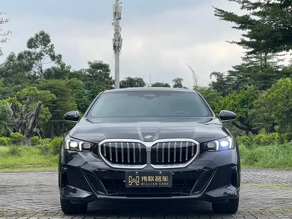 BMW 5 Series — фото 10