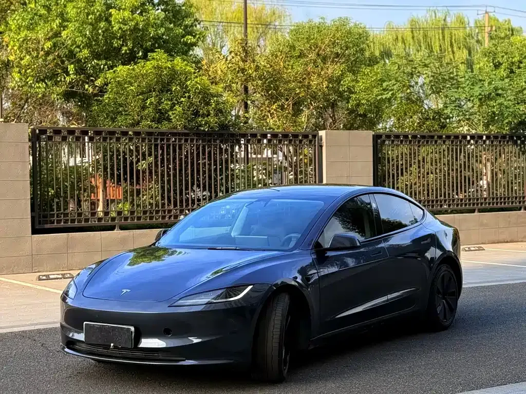 Tesla Model 3 — фото 1