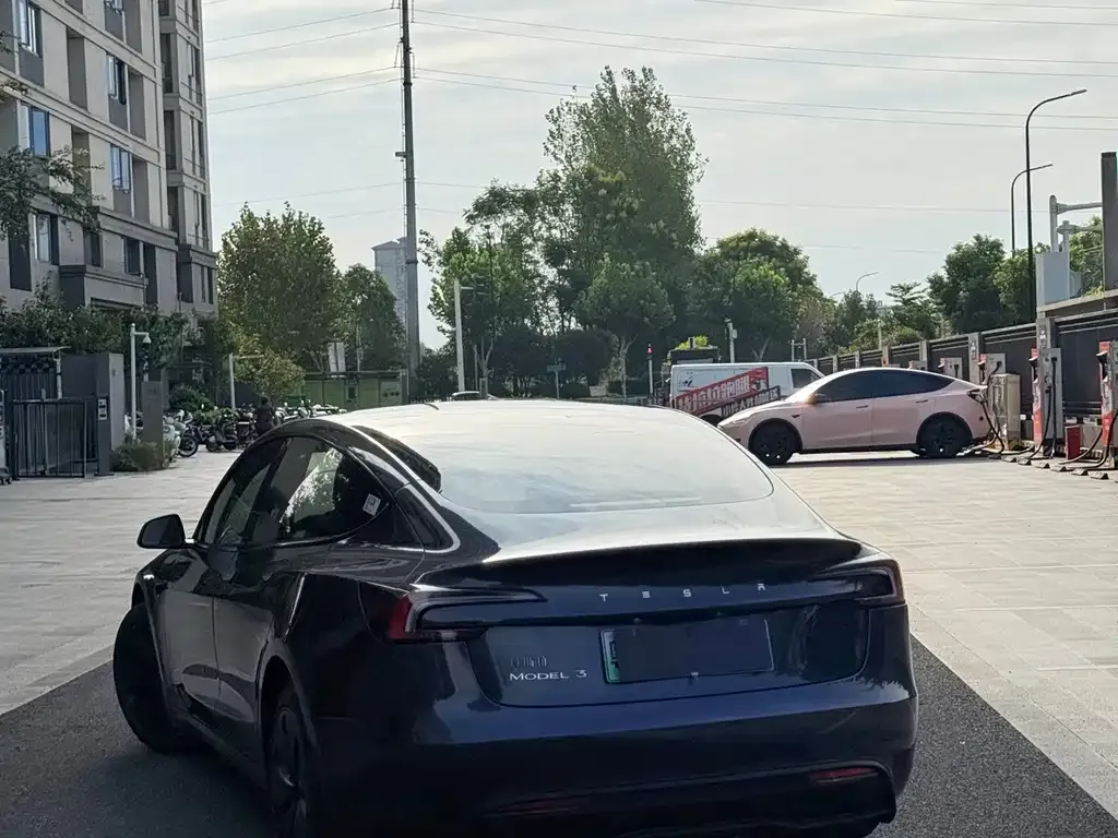 Tesla Model 3 — фото 10