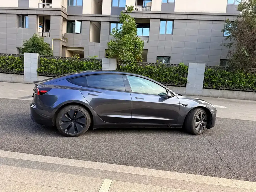 Tesla Model 3 — фото 2