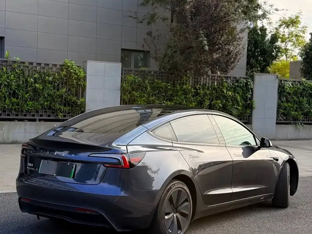 Tesla Model 3 — фото 7