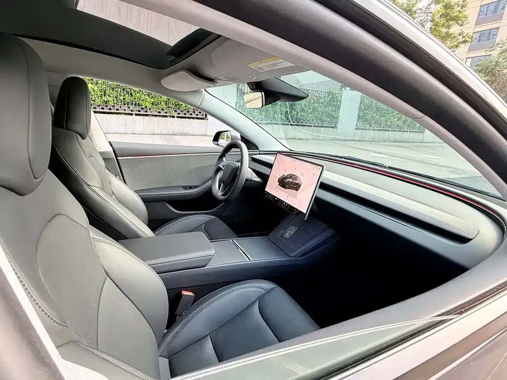 Tesla Model 3 — фото 8