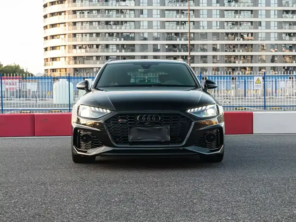 Audi RS 4 — фото 6