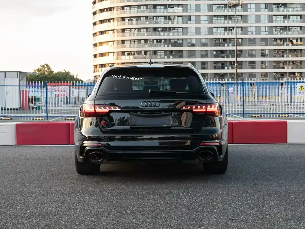 Audi RS 4 — фото 4