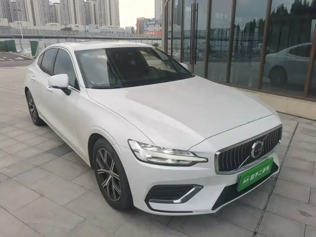 Volvo S60 — фото 10