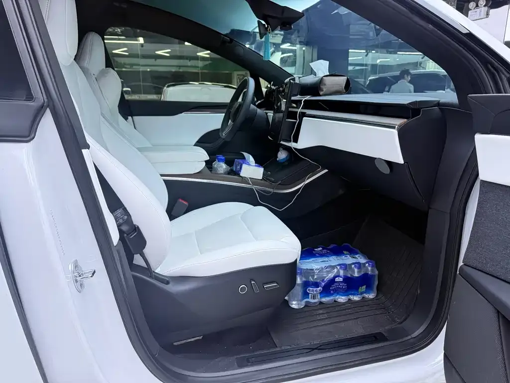 Tesla Model X — фото 7
