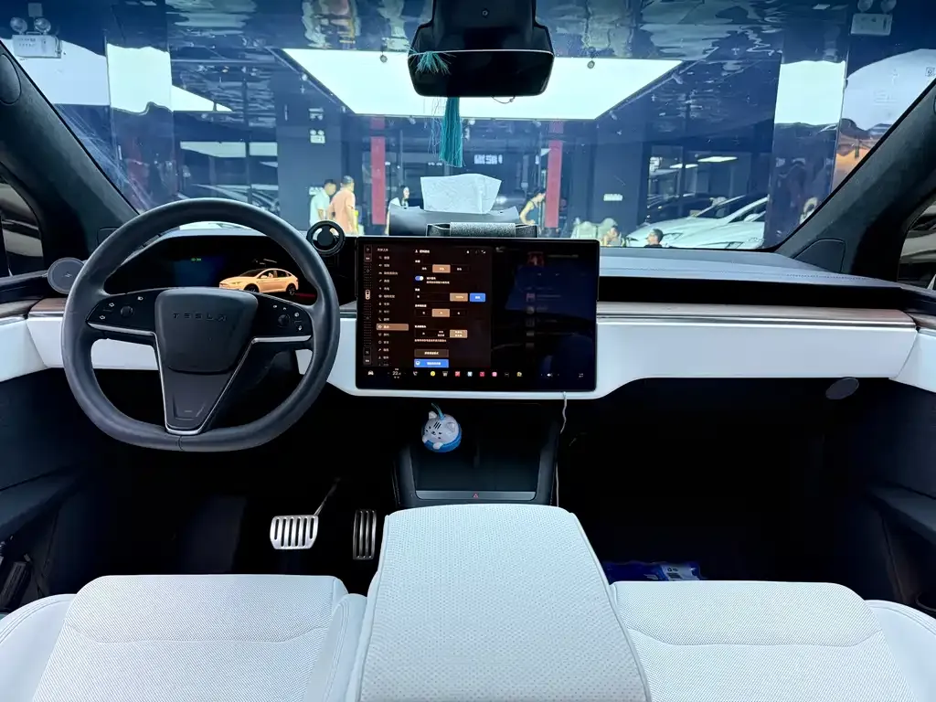 Tesla Model X — фото 4