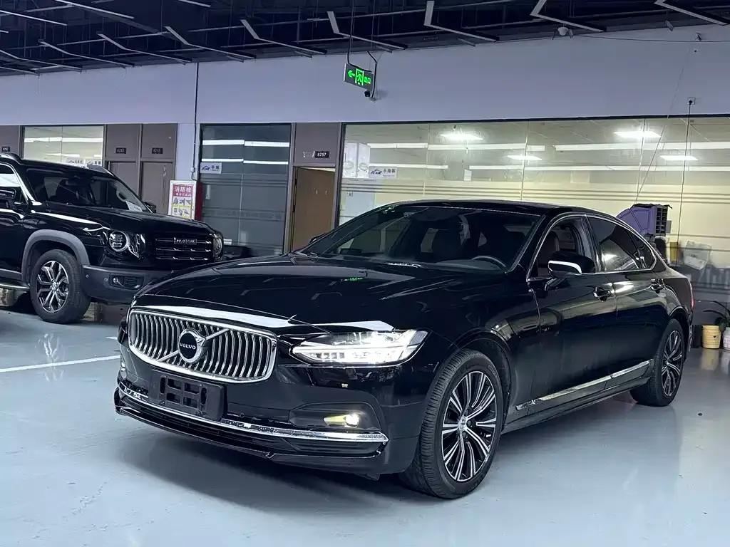 Volvo S90 — фото 1