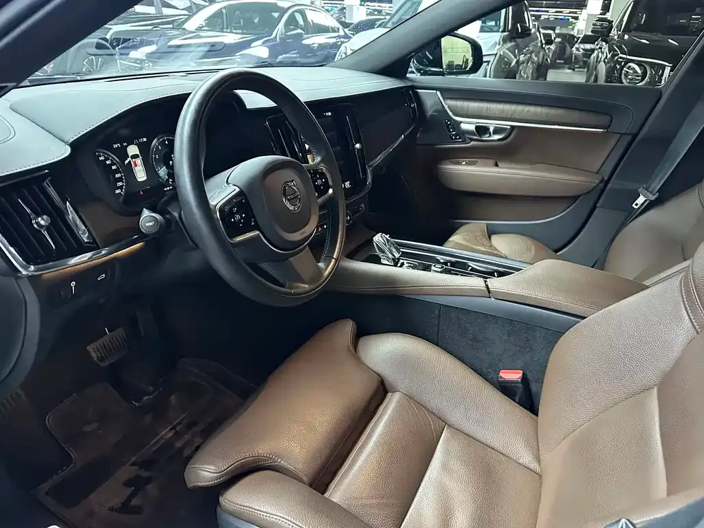 Volvo S90 — фото 10